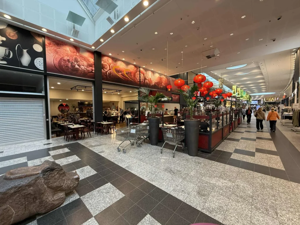 Dekoration og indretning i food court