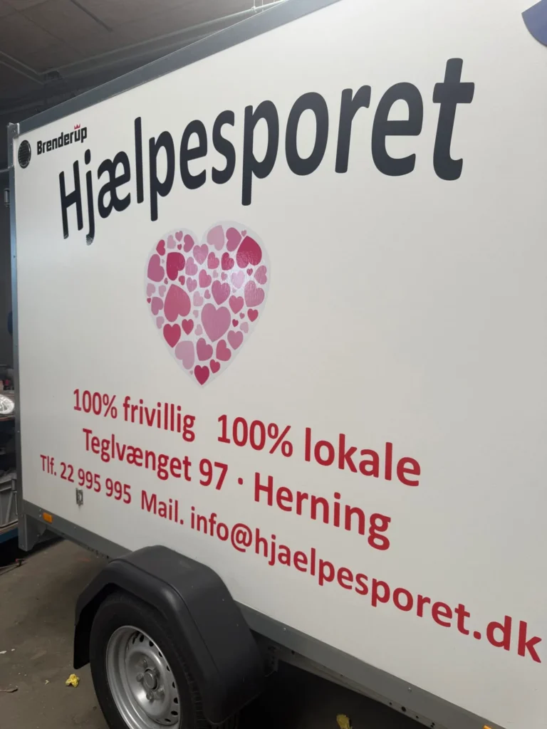 Trailer med reklame for Hjælpesporet